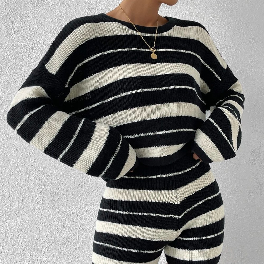 Striped Pattern Drop Shoulder Sweater & Knit Shorts Black - Picture 1 of 5